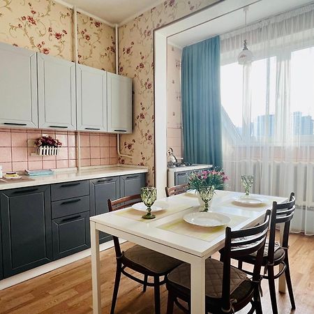 Cozy Three-Room Apartment With Mountain View Almaty Exterior foto